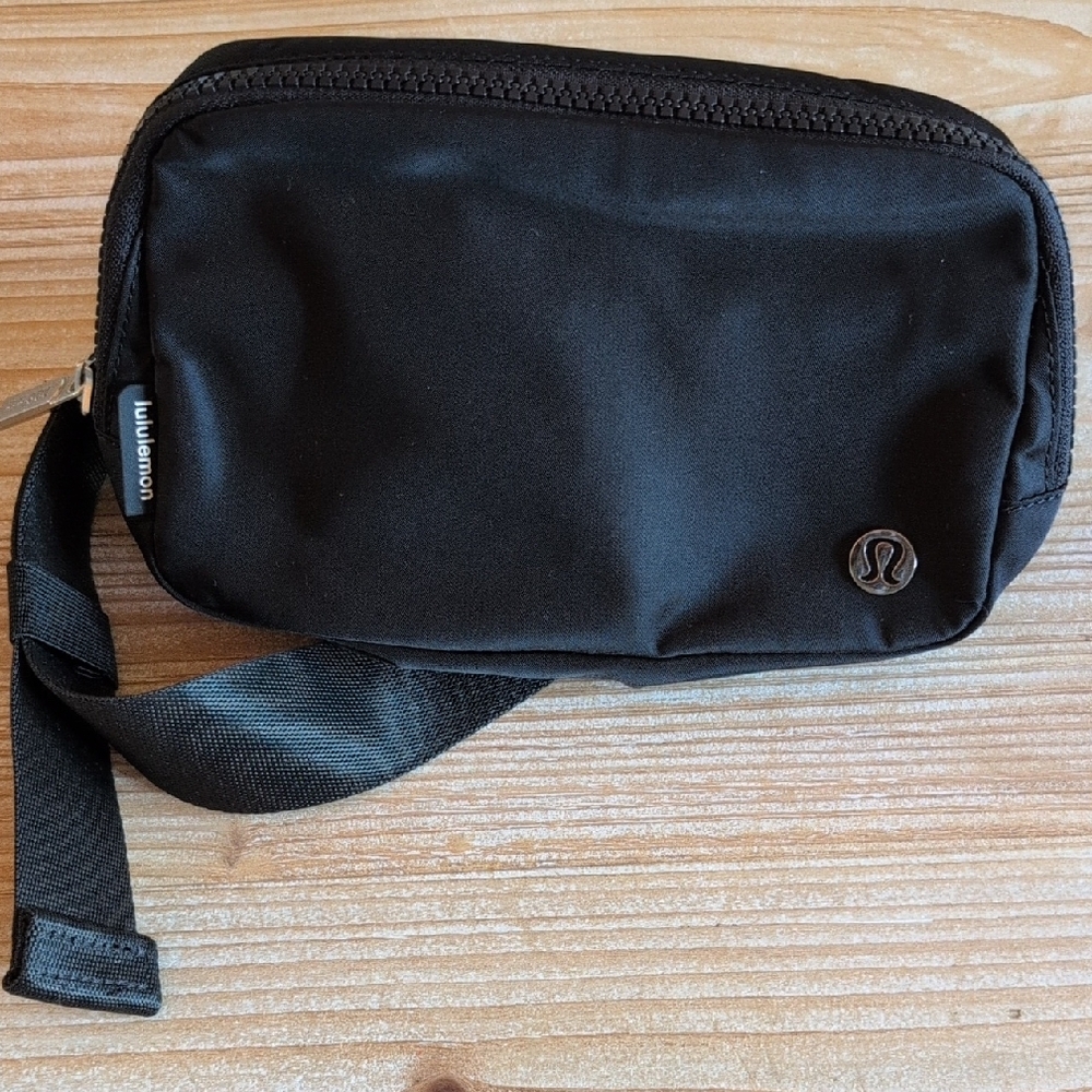 Lululemon Everywhere Belt Bag - 1L